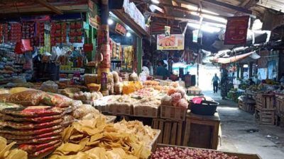 Salah satu toko di Pasar Kota Bojonegoro yang menjual sembako. (Foto : Mila Arinda/Tugu Jatim) harga sembako