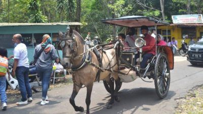 Berbagai penunjang wisata baru mulai muncul di kawasan Songgoriti, mulai transportasi tradisional seperti Dokar, Odong-Odong hingga Pasar Tradisional. (Foto: Dokumen/ATF) tugu jatim