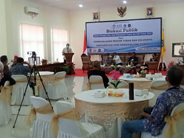 Suasana diskusi publik yag digelar Unirow Tuban yang bekerja sama dengan Universitas Brawijaya (UB) di Gedung Rektorat Lantai 2 Unirow Tuban, Sabtu (23/10/2021). (Foto: Dokumen) tugu jatim