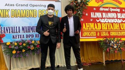 Legenda sepak bola sekaligus mantan Timnas Indonesia M. Zein Al Hadad saat peresmian Klinik Diamond Beauty pada Minggu (21/11/2021). (Foto: Dokumen/Tugu Jatim)