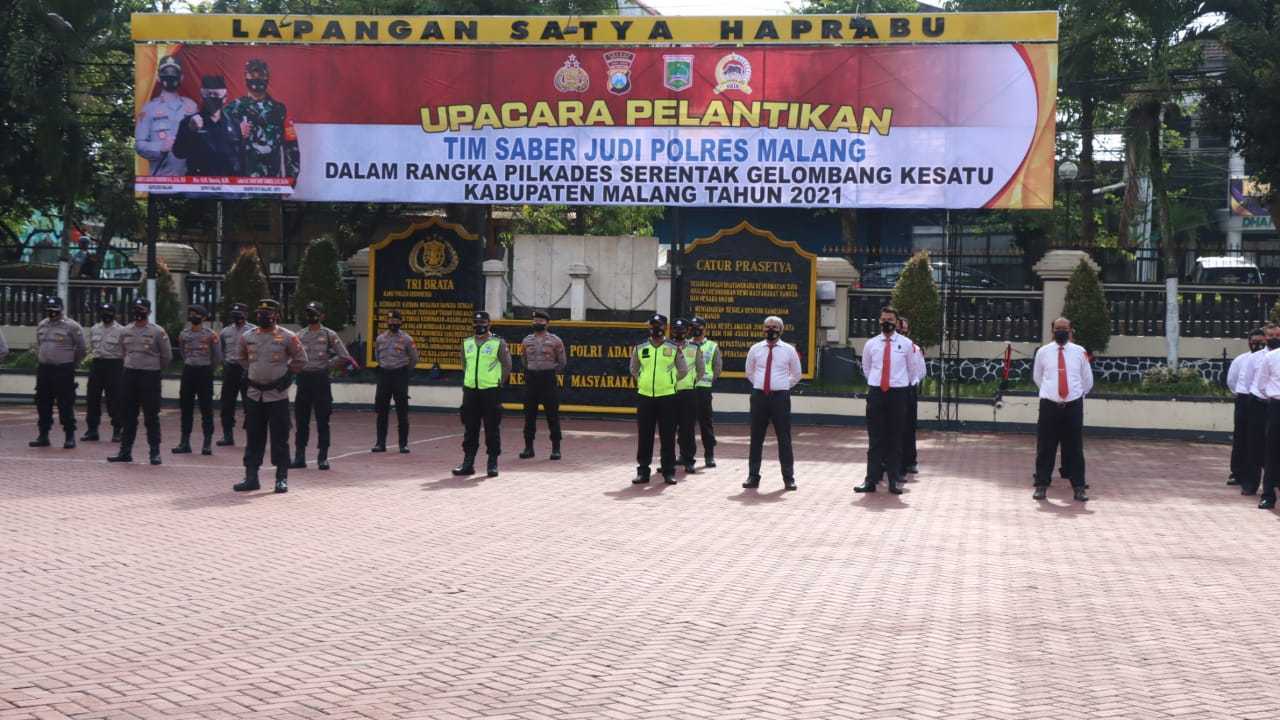 Upacara pelantikan Tim Saber Judi Pilkades 2021 di Lapangan Satya Haprabu Mapolres Malang, Selasa (23/11/2021).(Foto: Dokumen/Tugu Jatim)