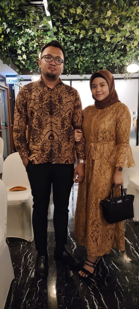 Harsandy Priyo Prabowo bersama istri.(Foto:Dokumen/Tugu Jatim)