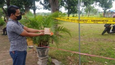 TKP seorang siswa yang meninggal karena tersetrum tiang listrik di SDN 1 Kandangdukuh, Wonorejo, Kabupaten Pasuruan. (Foto: Polsek Wonorejo/Tugu Jatim)