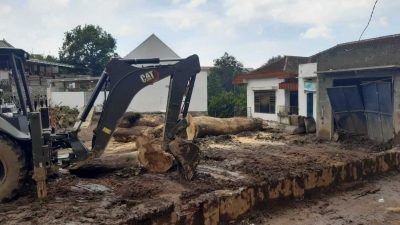 Rumah di bantaran sungai di Kota Batu yang terdampak banjir bandang tak akan dibangun ulang. (Foto: Aisyah Nawangsari Putri/Tugu Malang/Tugu Jatim)