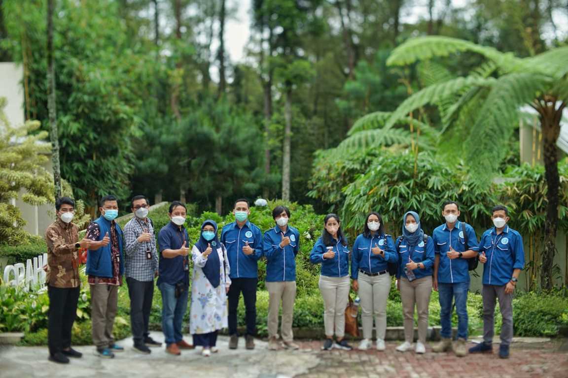 PT Green Rock Campers Indonesia bersama PT Palawi Risorsis melakukan penandatangan kerja sama di Coban Rondo, Kamis (11/11/2021). (Foto: Dokumen/Tugu Jatim)