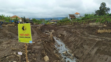 Lahan tinjaun Perhutani yang akan ditanami 2.300 tanaman./tugu jatim