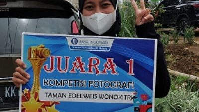 Feni Yusnia, wartawan Tugu Malang ID, peraih juara 1 lomba kompetisi fotografi jurnalistik yang digelar Kantor Perwakilan (KPw) Bank Indonesia (BI) Malang/tugu jatim