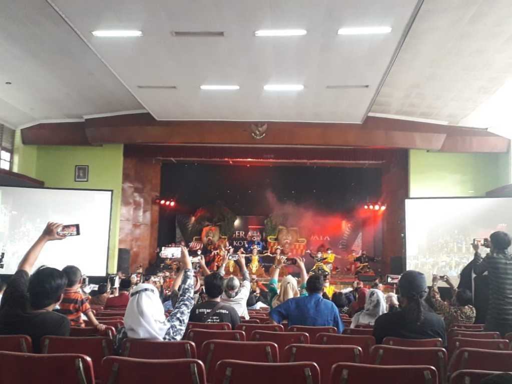 Suasana pertunjukan seni budaya di Gedung Kesenian Gajayana.(Foto: M. Sholeh/Tugu Malang/Tugu Jatim)