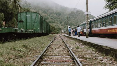 Ilustrasi perlintasan kereta api. (Foto: Pexels/Tugu Jatim)