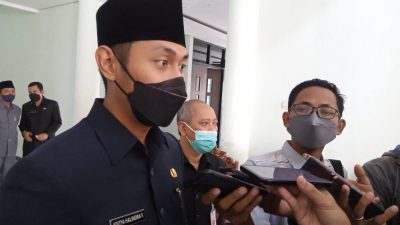 Bupati Tuban, Aditya Halindra Faridzky saat ditemui awak media usai mengikuti rapat Paripurna di Gedung Dewan, Jumat (26/11/2021).