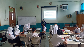 Model pembelajaran HOTS yang diterapkan oleh mahasiswa UM di SMPN 1 Malang.