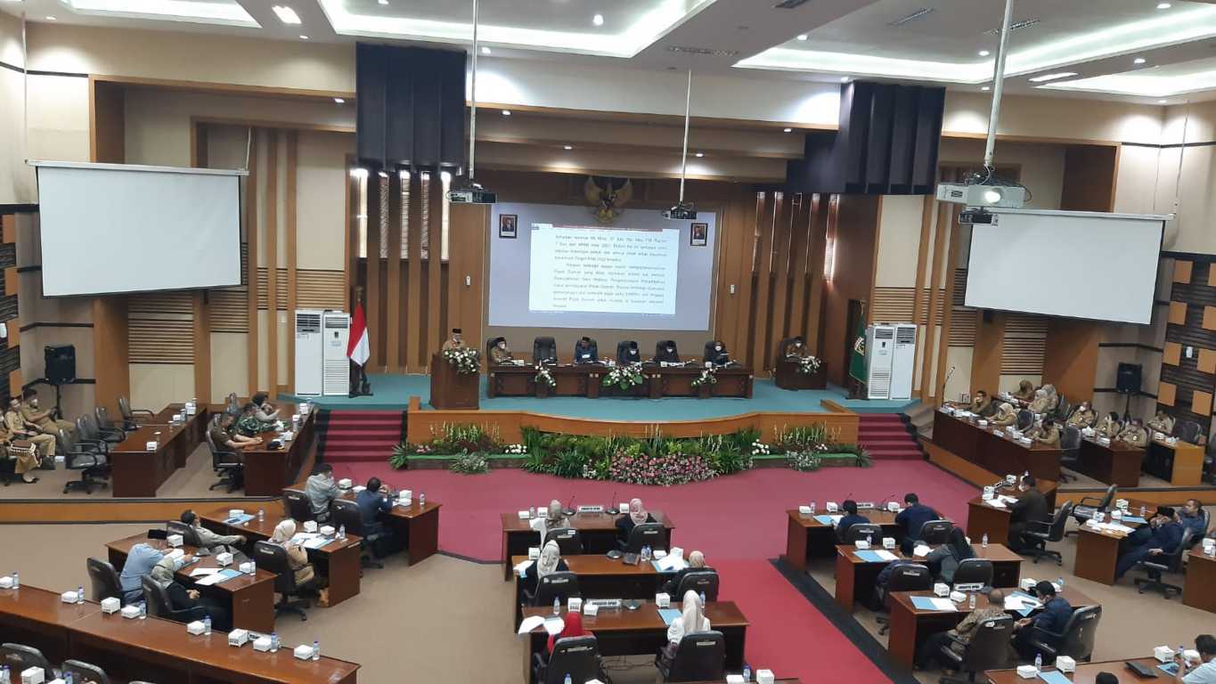Rapat paripurna DPRD Kabupaten Malang yang digelar pada Selasa (09/11/2021) yang membahas soal alun-alun di Kepanjen. (Foto: Aisyah Nawangsari Putri/Tugu Malang/Tugu Jatim)
