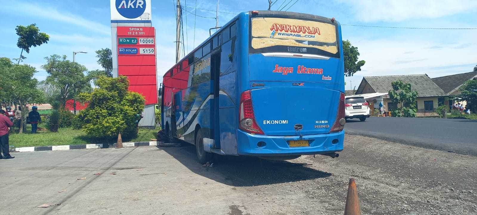 Kecelakaan bus. (Foto: Unit Laka Satlantas Polres Tuban/Tugu Jatim)