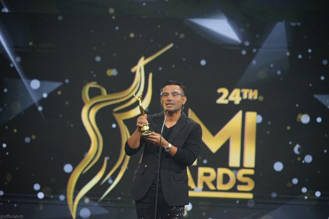 Penghargaan kategori “Artis Solo Pria Pop Terbaik” dimenangkan Judika. (Foto: Dokumen/Tugu Jatim)