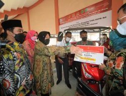 Menteri Sosial Berikan Gerobak Motor hingga Mesin Jahit untuk Warga Pasuruan