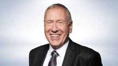 Martin Tyler, salah satu komentator sepak bola di SkySports. (Foto: Pinterest/Tugu Jatim)