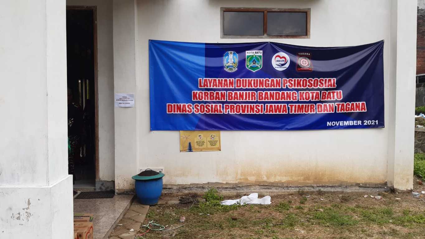 Posko psikososial untuk pemulihan psikis korban banjir bandang di Kecamatan Bulukerto, Kota Batu. (Foto: Aisyah Nawangsari Putri/Tugu Malang/Tugu Jatim)