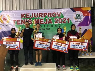 Windi Banyu Bening, atlet tenis meja Kota Batu menyabet juara 1 di Kejurprov U-18 Junior.