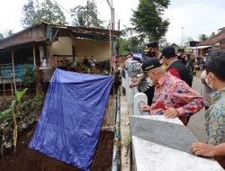 Imbau Warga Lebih Waspada, Bupati dan Kapolres Malang Tinjau Lokasi Bencana