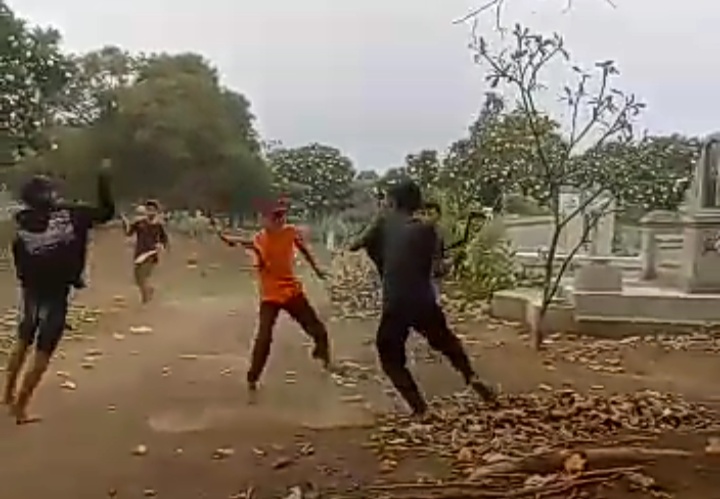 Video viral tujuh remaja tawuran di kuburan cina Kota Pasuruan. /tugu jatim
