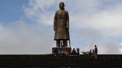 Monumen Jenderal Sudirman di Desa Pakis Baru, Kecamatan Nawangan, Kabupen Pacitan. (Foto: Pemkab Pacitan) tugu jatim