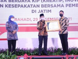 Bupati Tuban Lindra Raih Penghargaan Percepatan Pembangunan Desa dari Kementerian Desa