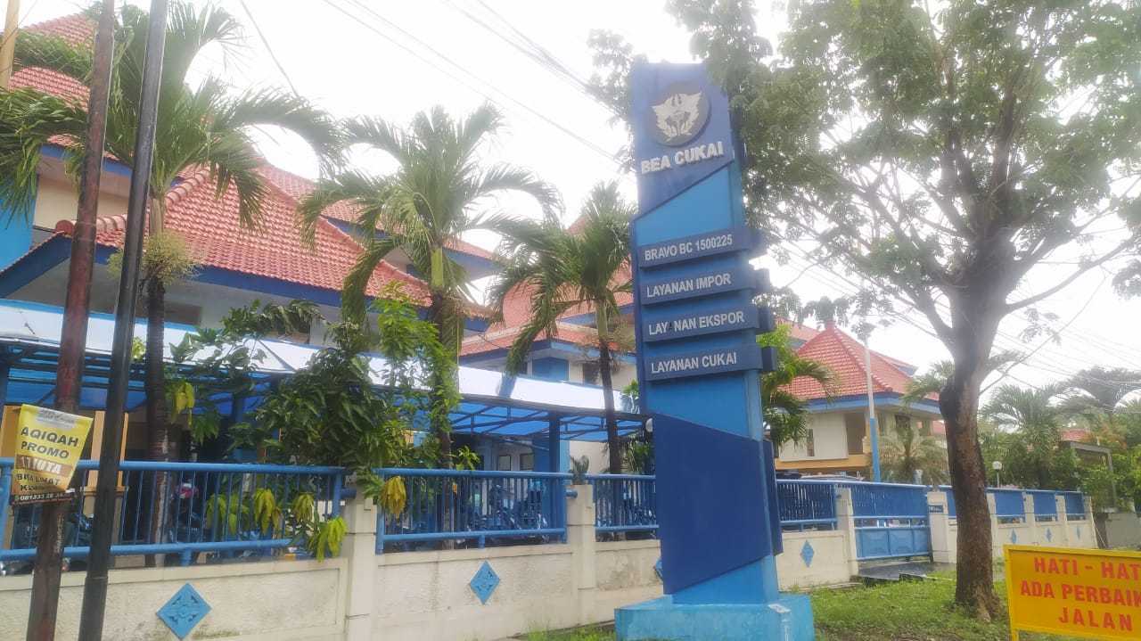Dugaan Permainan Mafia Pita Cukai Kedaluwarsa di Pasuruan, Libatkan Oknum Pegawai Bea Cukai 2 pita cukai kedaluwarsa. (Foto: Laoh Mahfud/Tugu Jatim)