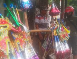 Larangan Perayaan Tahun Baru, Omzet Penjual Terompet di Pasuruan Anjlok