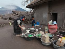 Kisah Korban Erupsi Gunung Semeru di Lumajang Trauma Kembali ke Rumah, Pilih Pasrah Direlokasi