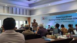 Dr Aqua Dwipayana saat memberikan materi dalam Rapat Koordinasi Working Group Kehumasan Otoritas Jasa Keuangan (OJK) 2021