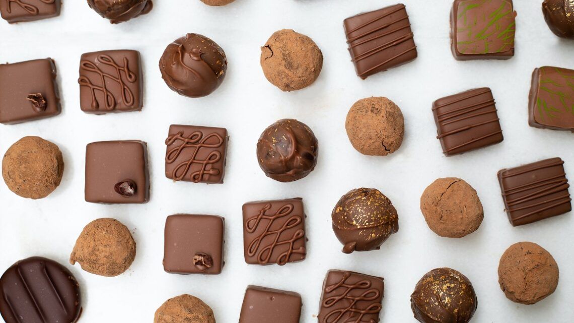 Ilustrasi makanan terbuat dari cokelat. (Foto: Unsplash)