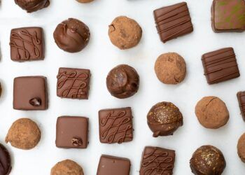 Ilustrasi makanan terbuat dari cokelat. (Foto: Unsplash)