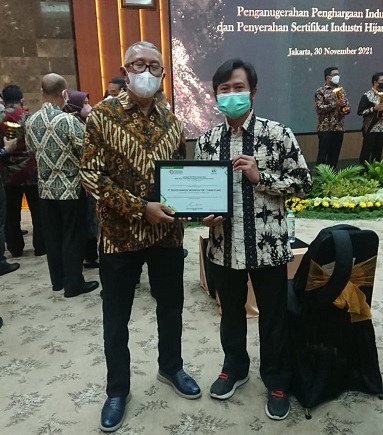 PT SBI Pabrik Tuban Terima Sertifikat Industri Hijau 2021