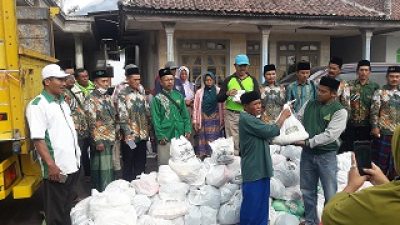 MWC NU Ampelgading Kabupaten Malang menyalurkan bantuan untuk korban Erupsi Merapi.