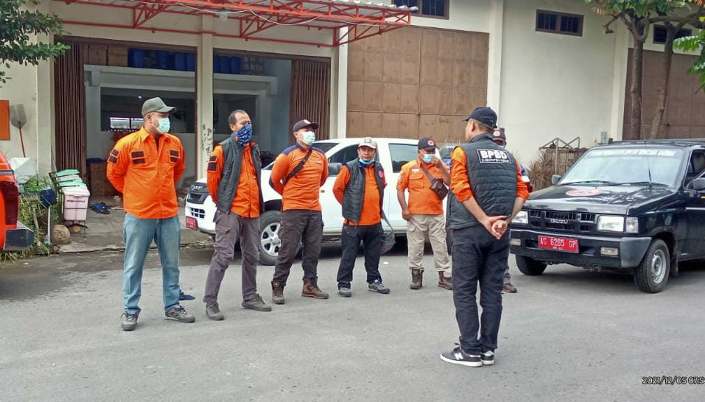 Bupati Kediri Kirim 1,3 Ton Beras untuk Korban Erupsi Semeru 2 79eae4a1 e95c 4634 89dd 6de513d0d5f8