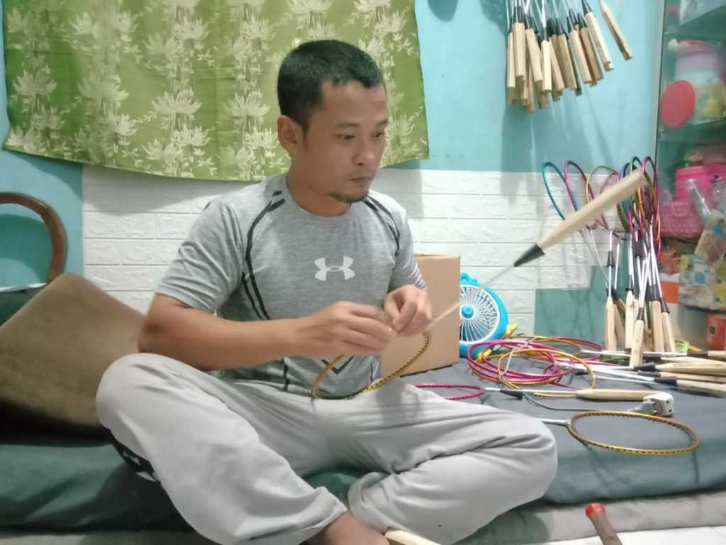 Buta Warna usai Vaksin, Warga Malang Joko Santoso Pilih Jadi Buruh Perajin Raket Berupah Rp 15 Ribu Per Hari 1 Buta warna.