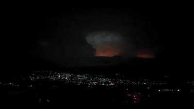 Langit kemerahan. (Foto: tangkapan layar video yang beredar di media sosial/Tugu Jatim)