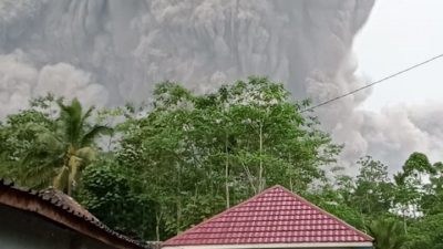 Gunung Semeru erupsi. (Foto: Istimewa/Tugu Jatim)