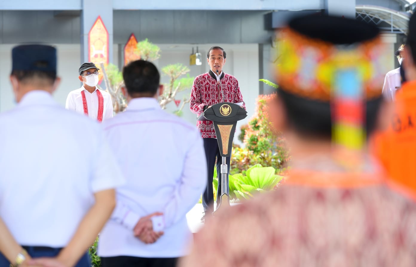 Jokowi saat meresmikan Bandar Udara Tebelian di Kabupaten Sintang, Kalimantan Barat, Rabu (08/12/2021)