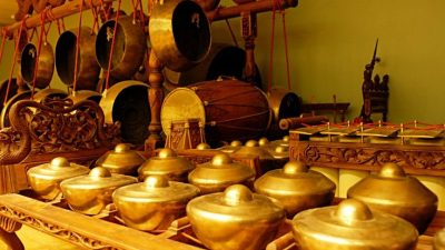 Alat musik tradisional gamelan.