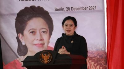 Puan Maharani saat meresmikan Jalan Dr Ir Soekarno di Kabupaten Malang, Senin (20/12/2021)