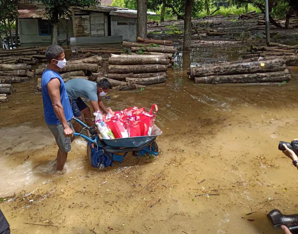 Korban banjir. (Foto: Mila Arinda/Tugu Jatim)