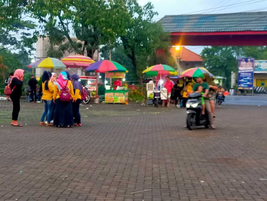 Iuran preman. (Foto: Laoh Mahfud/Tugu Jatim)