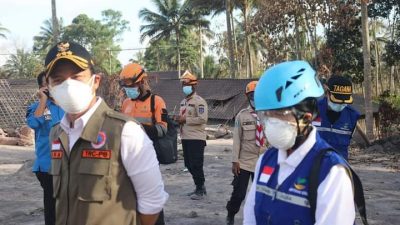 Penanganan erupsi Semeru.(Foto: Dokpim Trenggalek/Tugu Jatim)