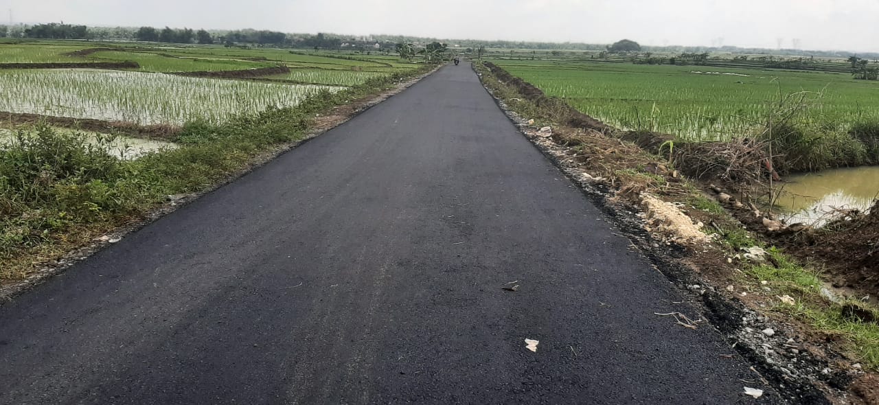 Jalan Desa Megale, Kecamatan Kedungadem, Kabupaten Bojonegoro yang telah dibangun.