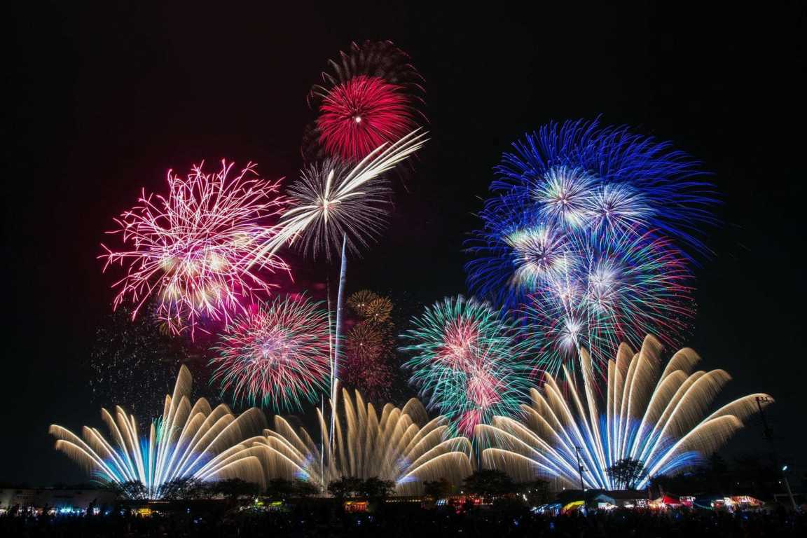 Perayaan tahun baru. (Foto: Pinterest/Tugu Jatim)
