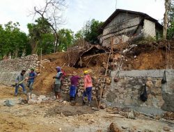 Diduga Terdampak Pembangunan Jalan Ring Road, Rumah hingga Pekarangan di Tuban Alami Longsor