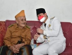 Hari Kemerdekaan, Bupati Trenggalek Gus Ipin Sambung Silaturahmi dengan Veteran