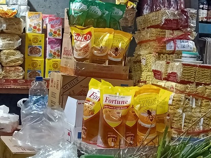 Salah satu kios penyedia minyak goreng di Pasar Kota Bojonegoro.