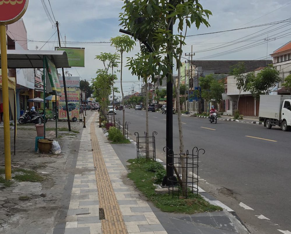 Revitalisasi trotoar. (Foto: Mila Arinda/Tugu Jatim)